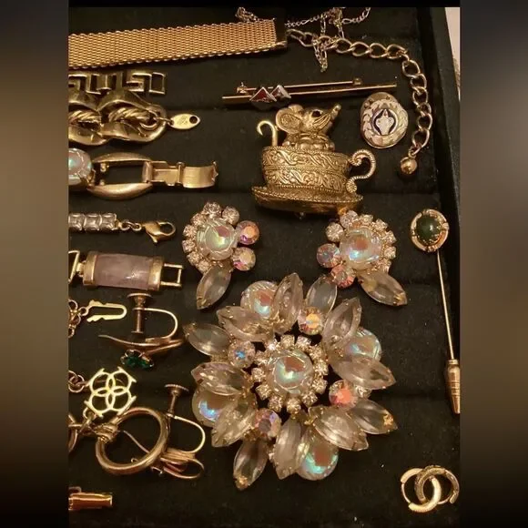 lbs Huge estate sale UNSEARCHED jewelry lot~ WEARABLE CRAFT JUNK - Main Image